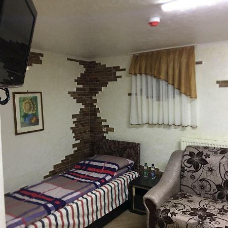 Hotel Rafinad Lviv Buitenkant foto