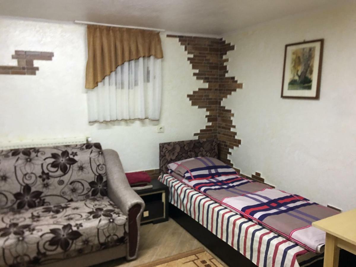 Hotel Rafinad Lviv Buitenkant foto