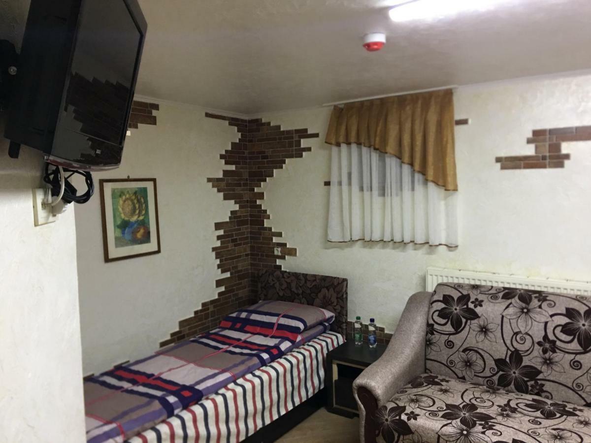 Hotel Rafinad Lviv Buitenkant foto